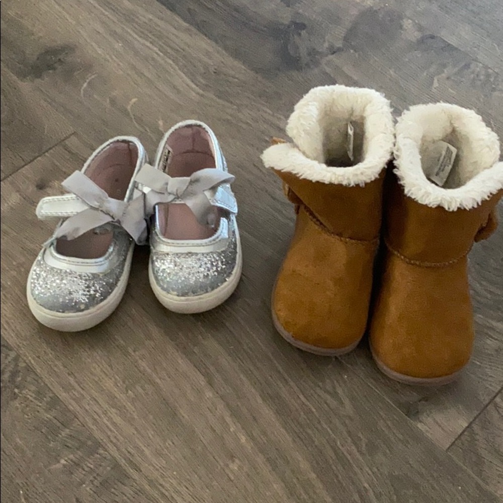 3/$10🔥 Bundle of toddler boots and shoes size 6